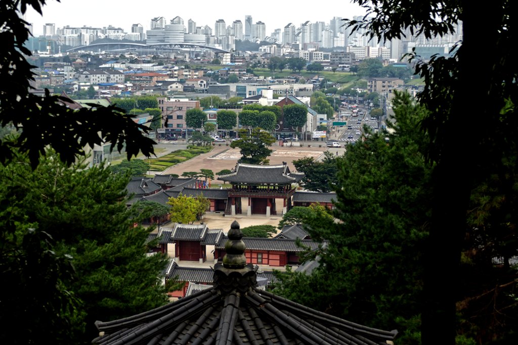 행궁 후원 산책 및 전망 감상