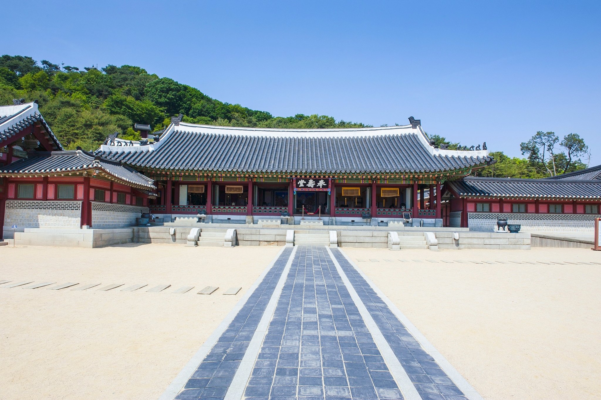 행궁 후원 언덕 (미로한정 부근)